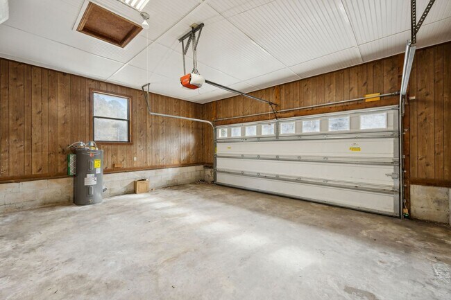 Building Photo - Newly Renovated 3 Bedroom Home on 1 Acre – No HOA!