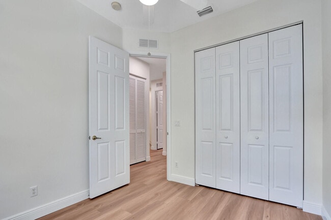 Building Photo - 4313 Parkside Dr