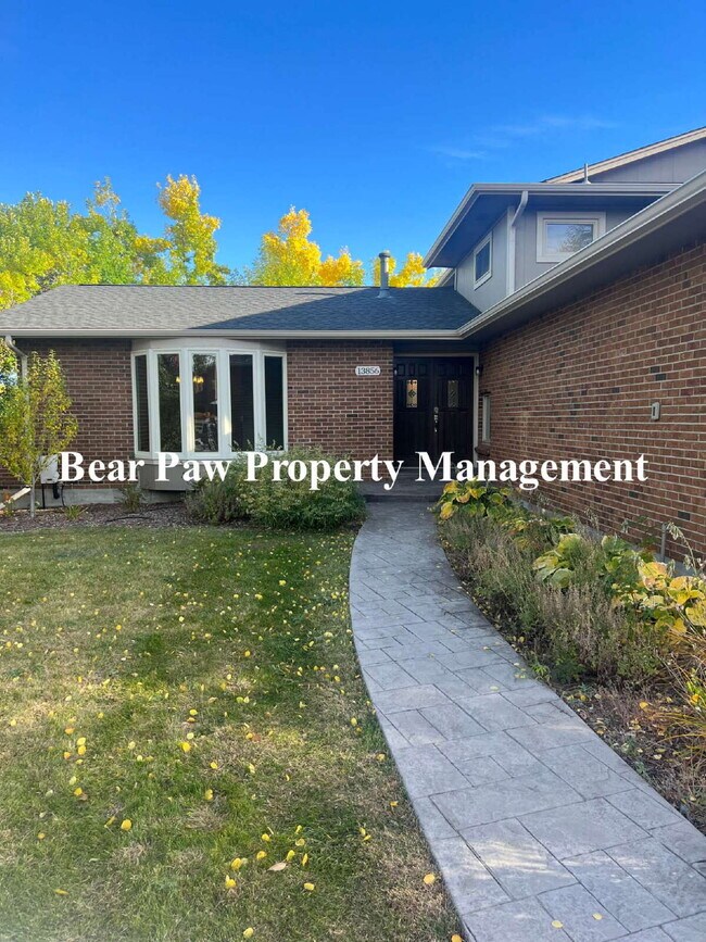 Building Photo - Lovely 4 Bedroom Home Golden!!