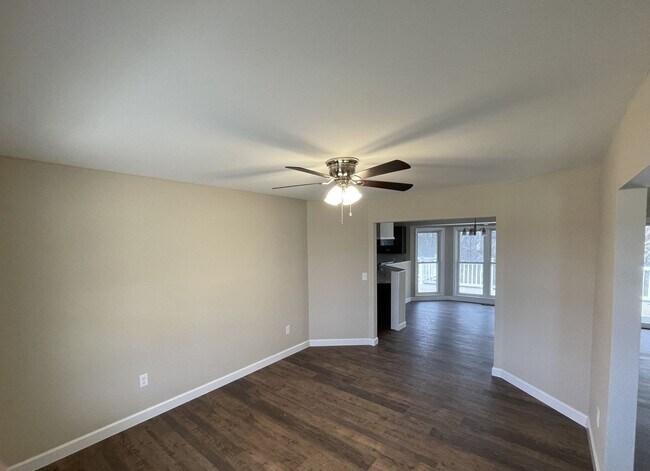 Building Photo - FOR RENT! 6 Bedroom 3 Bathroom in Moscow Mills, MO!