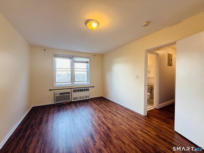 Building Photo - 39 Glenbrook Rd