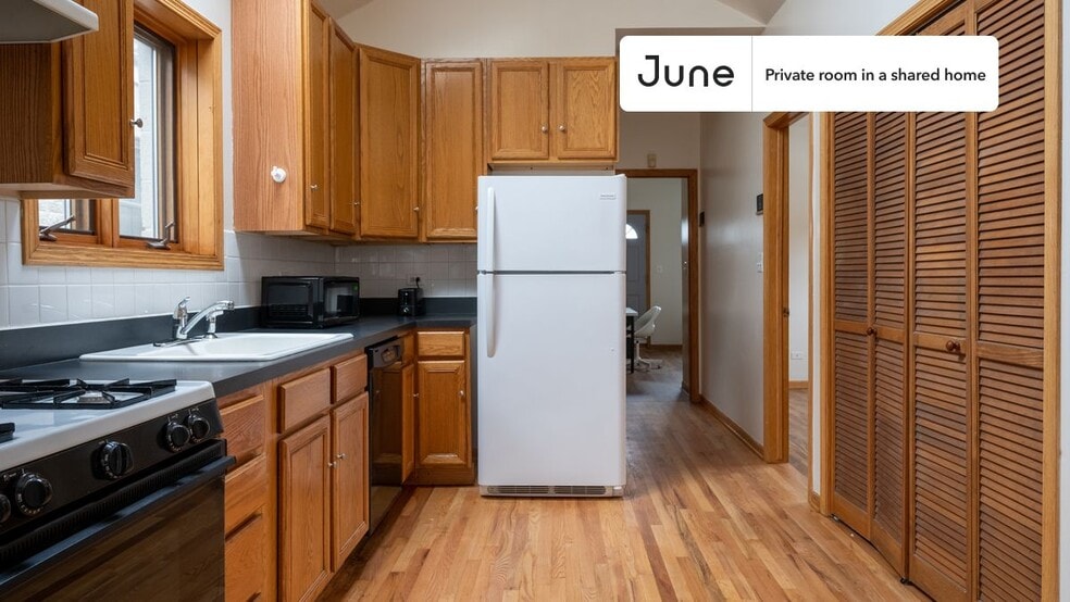 Building Photo - Room in Shared 3 bed/2 bath home