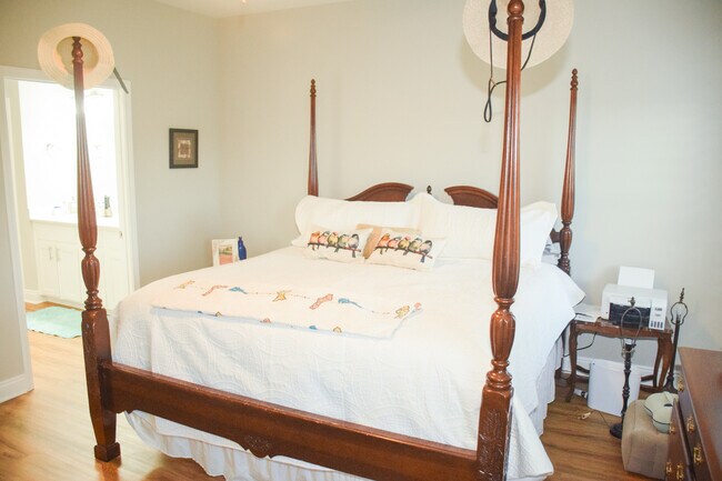 Building Photo - 108 Canvas Ln