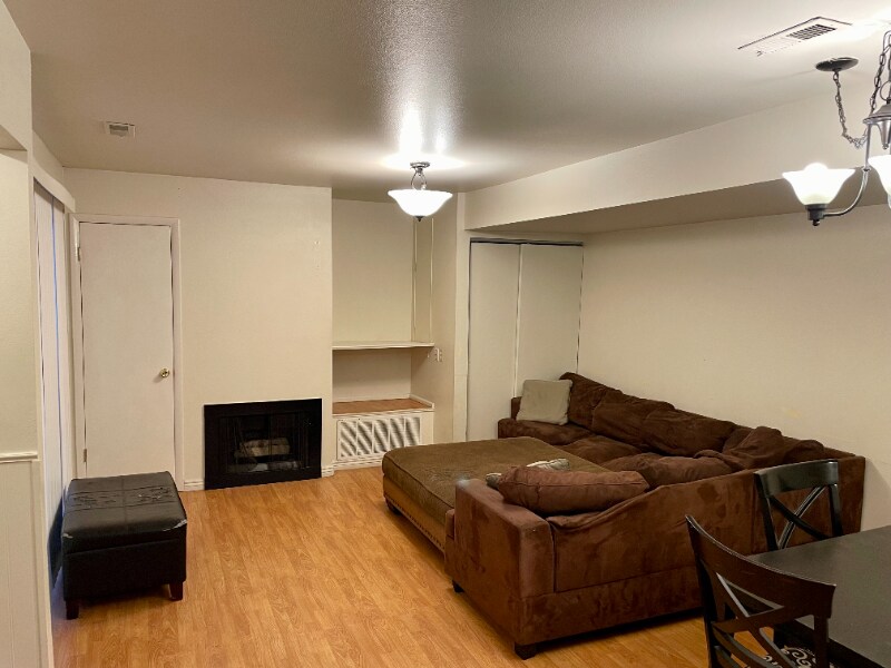 Building Photo - 1710 Hickory Ln