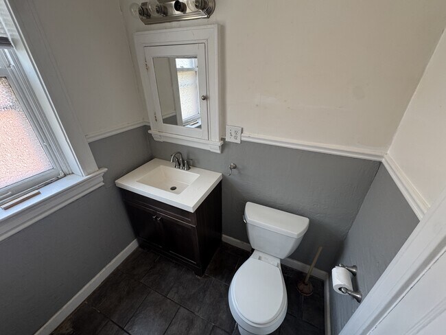 Building Photo - 3870A Arsenal St