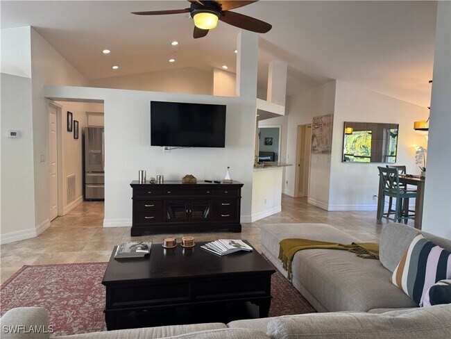 Building Photo - 911 SE 21st Ln