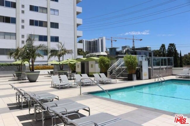 Building Photo - 1155 N La Cienega Blvd