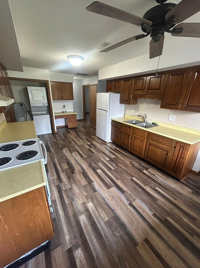 Building Photo - Updated 2BR, 1BA Brick Unit with Garage in...