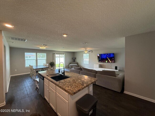 Building Photo - 3616 Alta Lakes Blvd