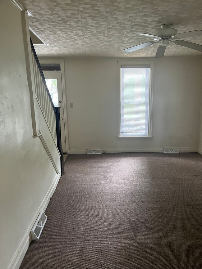 Building Photo - 2-3 Bedroom, 1 Bathroom Detached House in Shippensburg