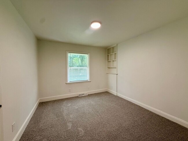Building Photo - 3715 Fieldcrest Rd
