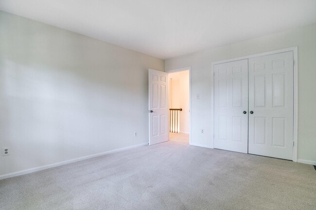 Building Photo - 1646 Montmorency Dr