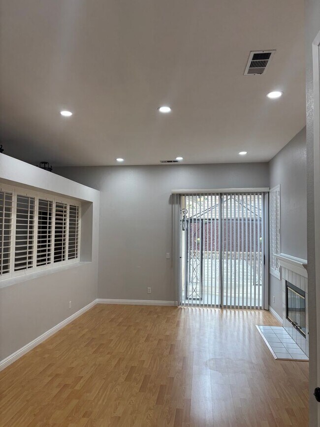 Building Photo - Beautiful Rancho Cucamonga 3 Bedroom/ 2 Bath Home