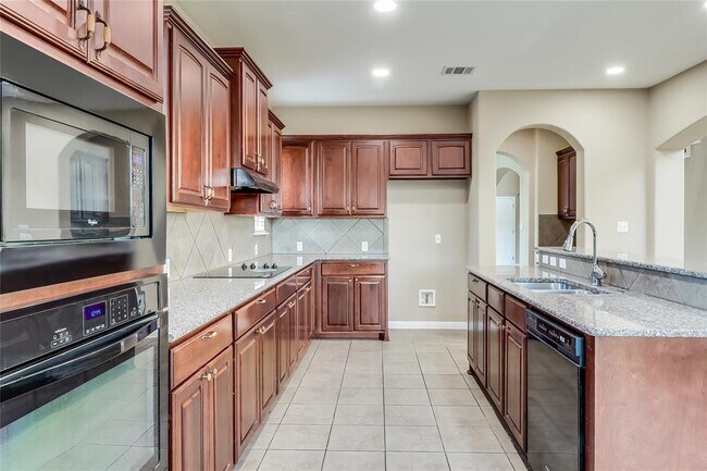 Building Photo - 401 Silver Trail