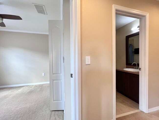 Building Photo - Gorgeous 3-bedroom, 2 1/2-bath End Unit To...