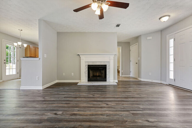 Building Photo - Fall in love with this home in Lawrenceville!