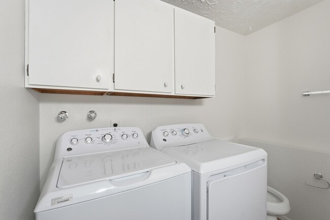 Building Photo - 820 S Liberty Dr