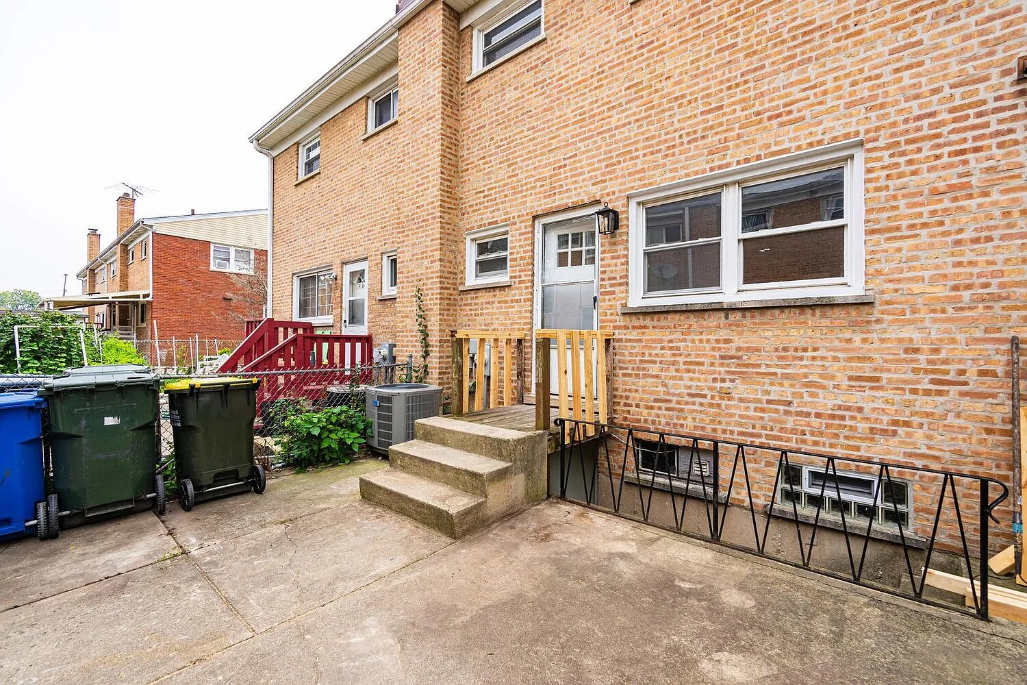 Building Photo - 9543 Sumac Rd