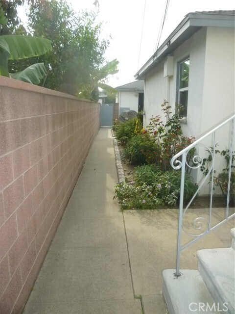 Building Photo - 712 Sartori Ave