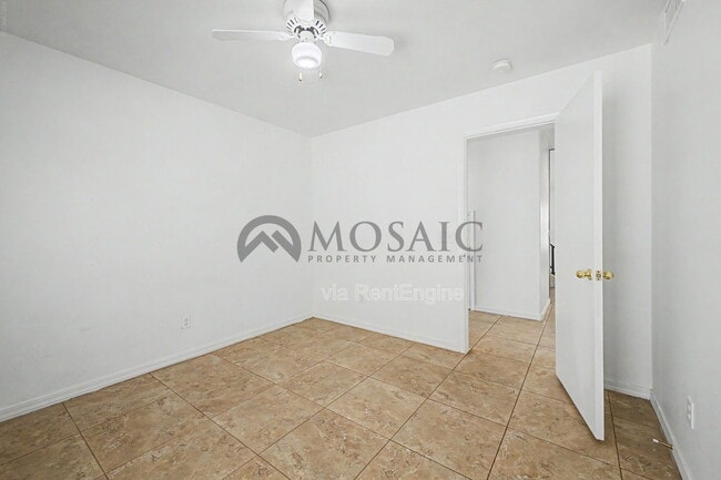 Building Photo - 820 N Granada Dr