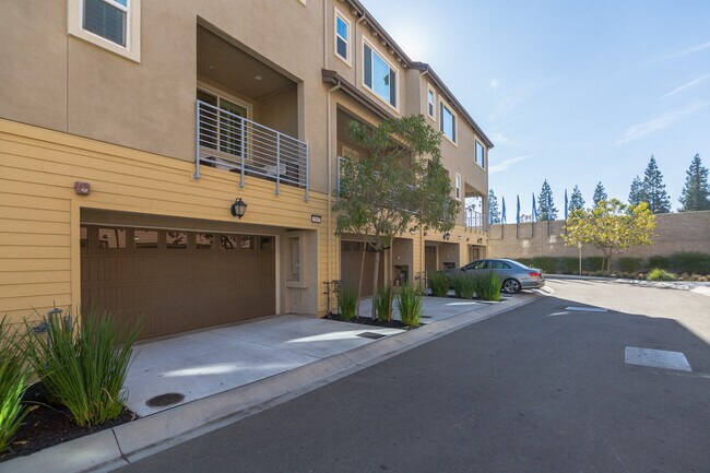 Garage 3 - 856 White Moonstone Loop