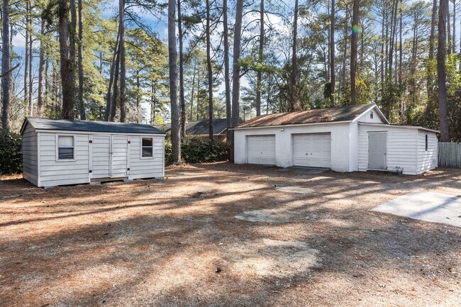 Building Photo - Welcome to the 3 Bed 2 Bath in Fayetteville