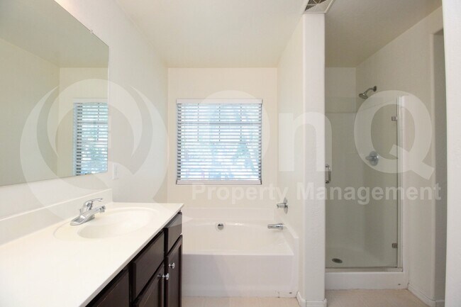 Building Photo - 3834 E Santa Fe Ln