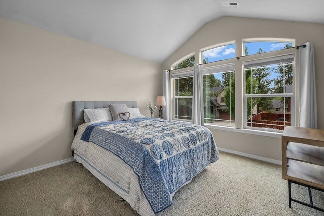 Building Photo - Stunning furnished home located in the des...