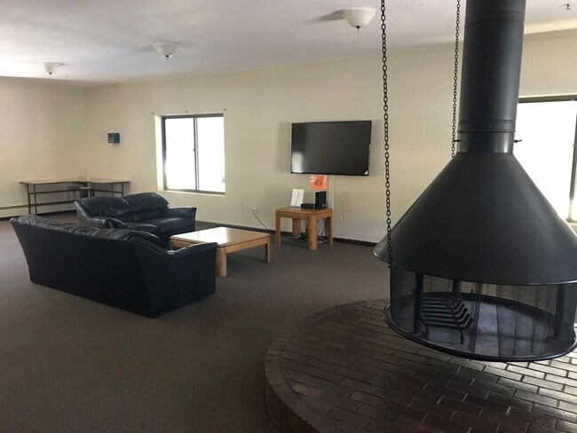 Building Photo - Dillon Valley East Condo! Great Natural Light!