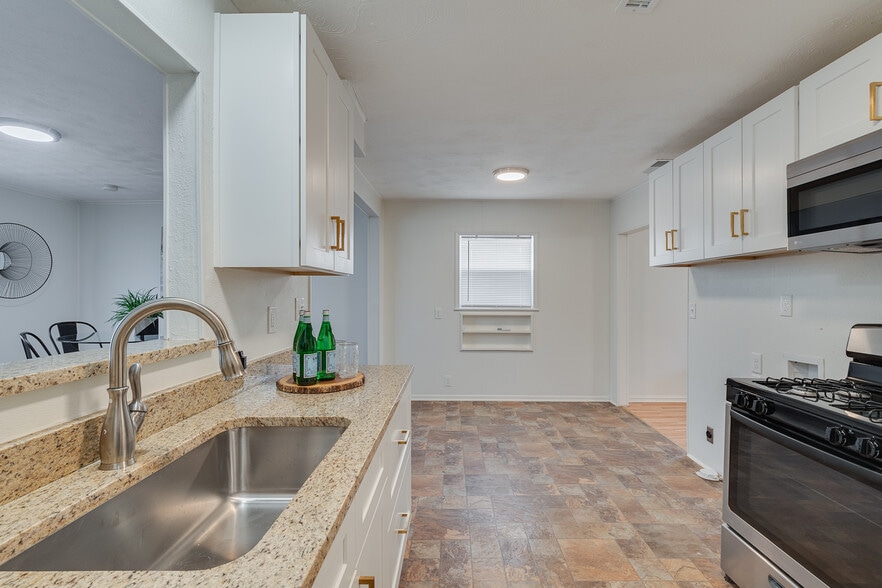 Kitchen - 1733 Melba Ct