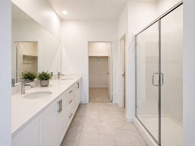 Building Photo - 12967 Paradiso Dr