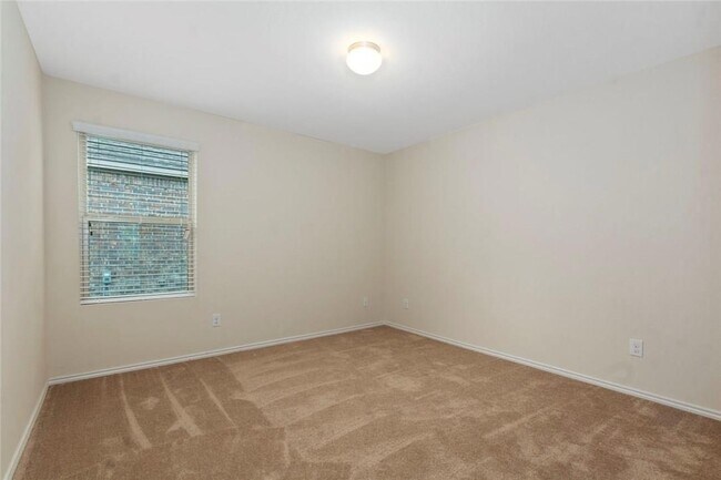 Building Photo - 837 Hillrose Dr