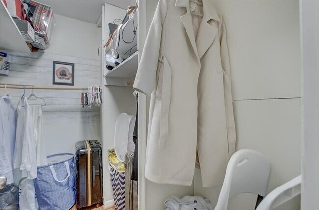 Building Photo - 2990 NE 16th Ave