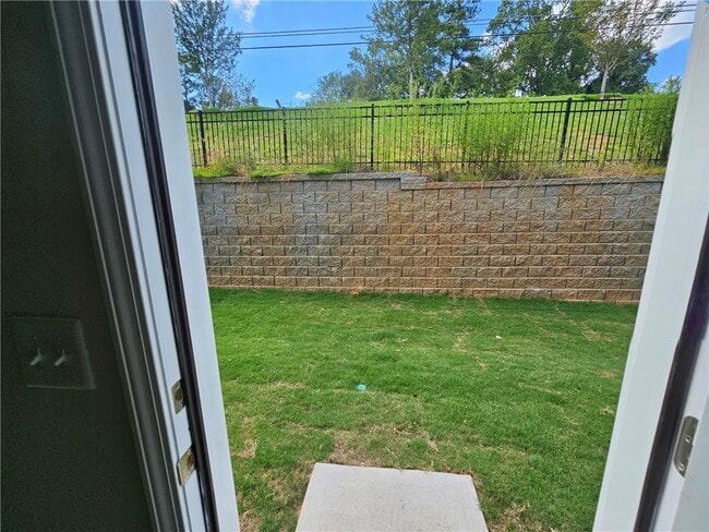 Building Photo - 2460 Ravencliff Dr