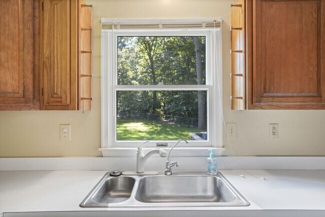 Building Photo - 8170 Linda Ln