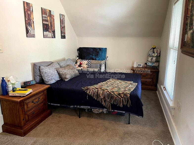 Building Photo - 830 S Fern St