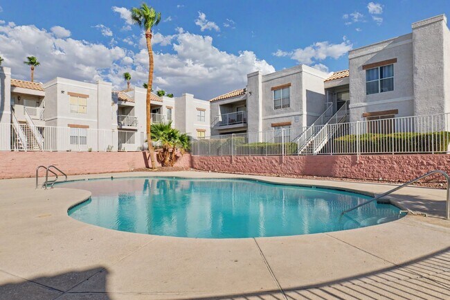 Building Photo - SPACIOUS 3BED/2BATH CONDO * FIRST FLOOR UNIT