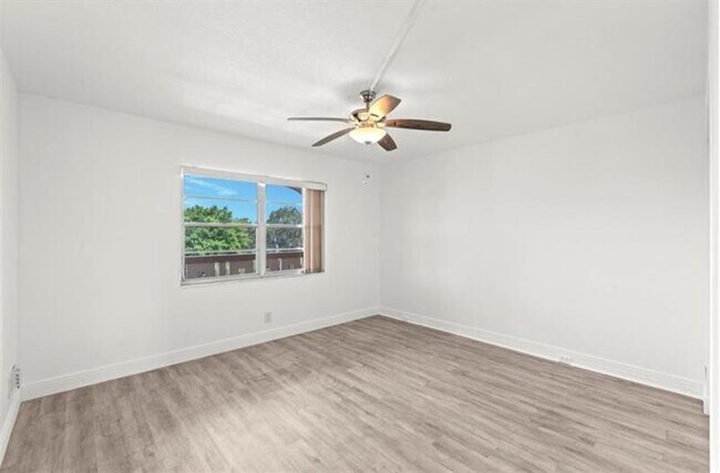 Building Photo - 2304 Lucaya Ln