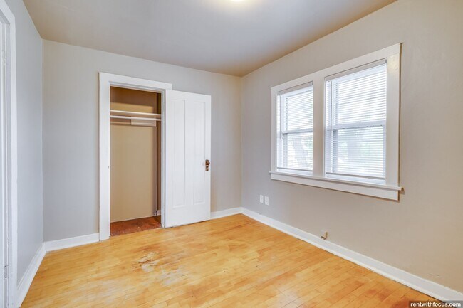 Building Photo - 210 Doty St