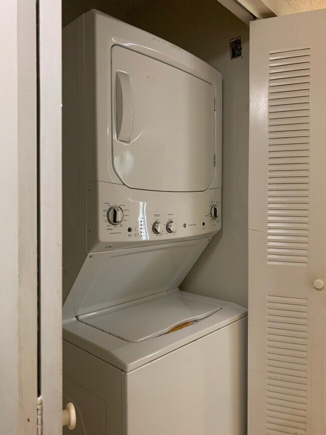 Building Photo - 100 Sweetgum Woods Ct