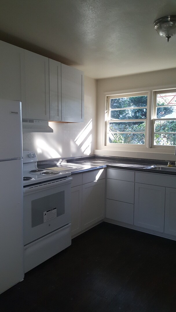 Building Photo - 9548 11th Bay St