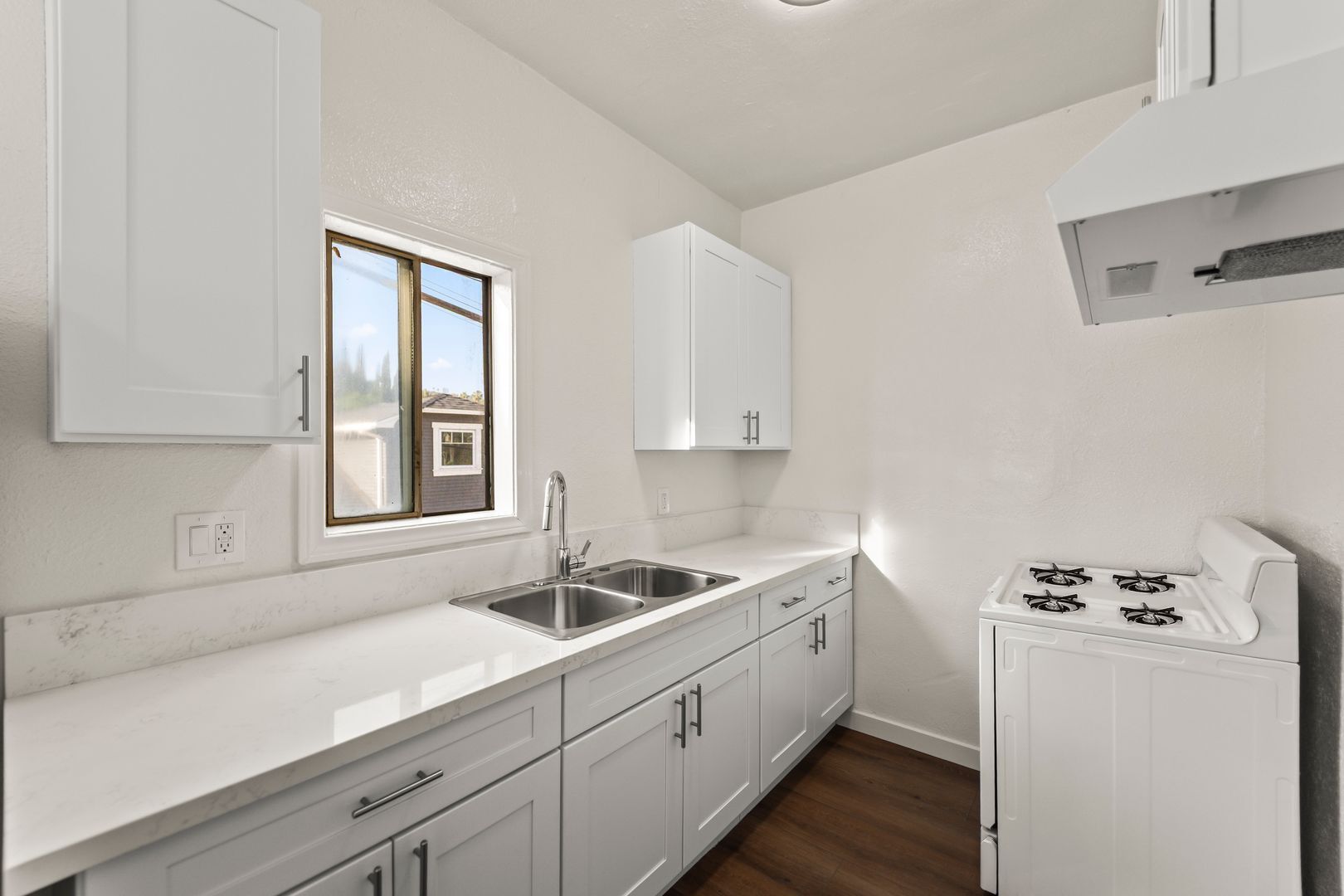 Building Photo - 5391 Huntington Dr