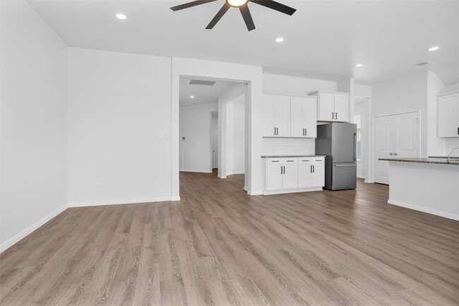 Building Photo - 31411 Raleigh Creek Dr
