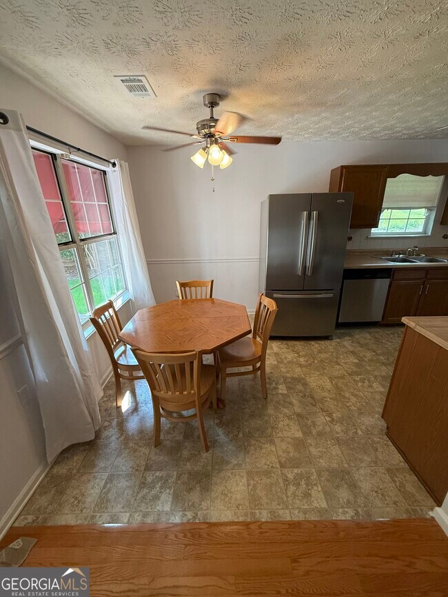 Building Photo - 3897 Saddlecreek Dr