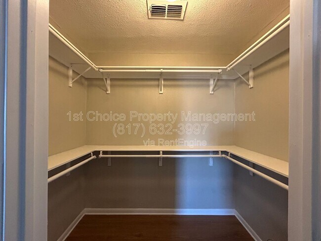 Building Photo - 5929 Gayle Dr