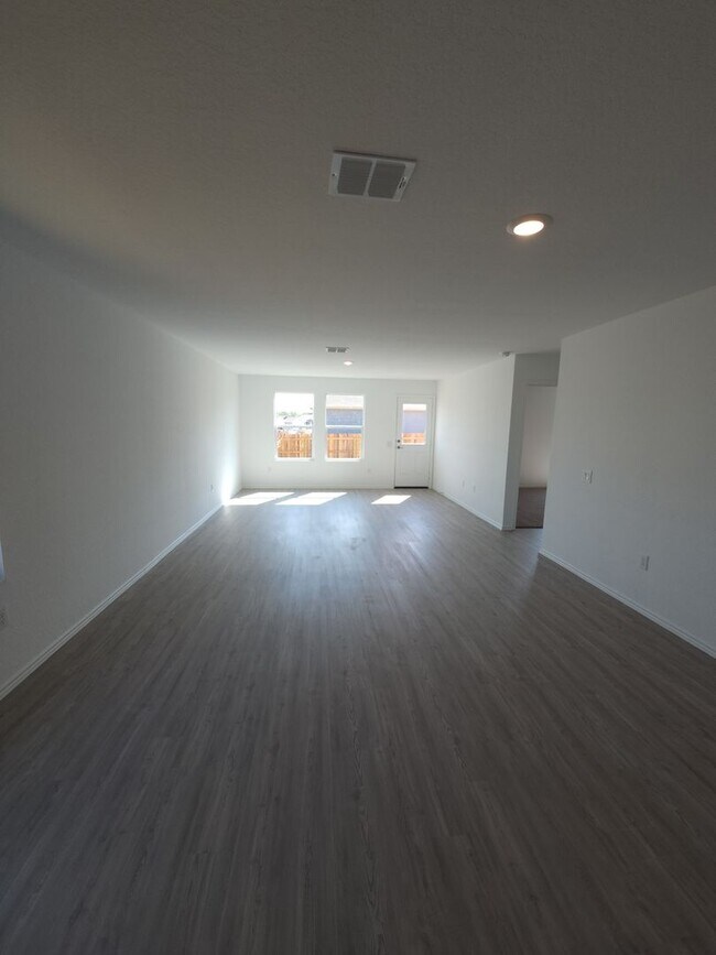 Building Photo - 2 weeks free Rent! Mission Del Lago- South of San Antonio, Tx