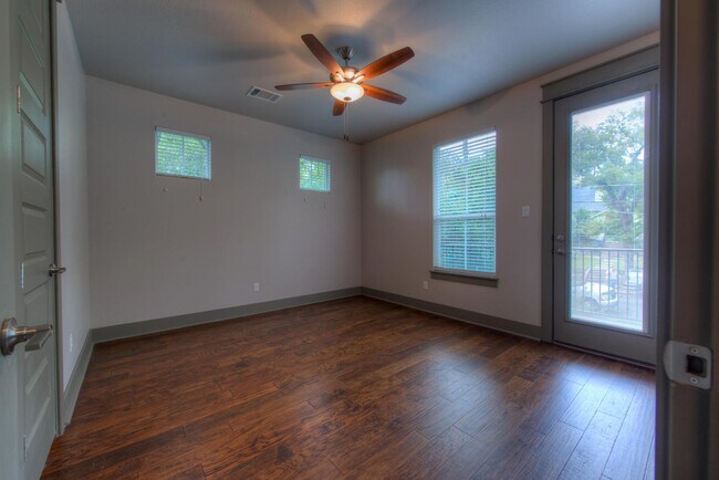 Building Photo - 3110 Grandview St