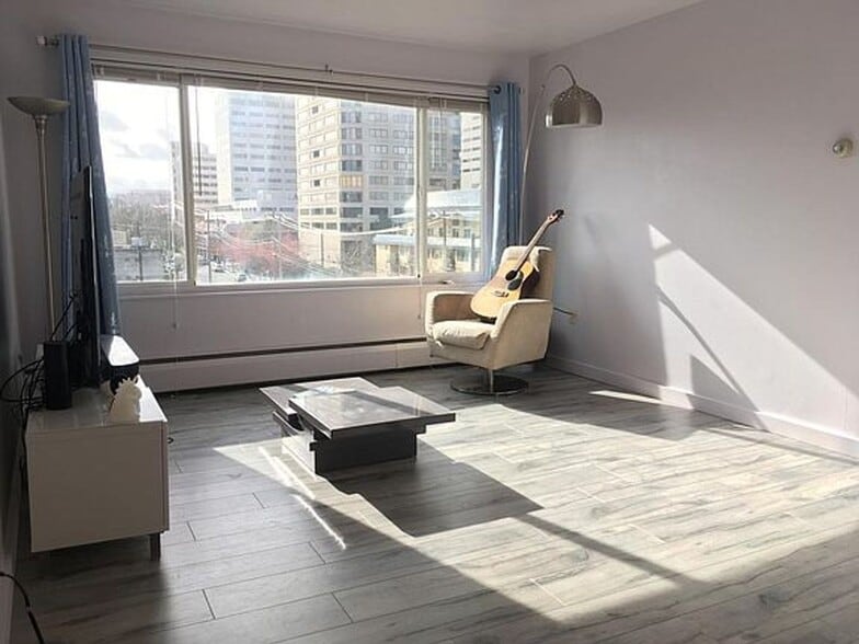 Building Photo - 1200 Boylston Ave
