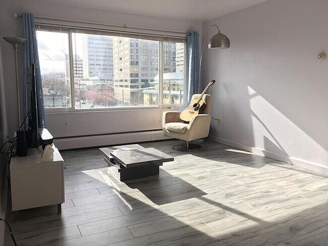 Building Photo - 1200 Boylston Ave