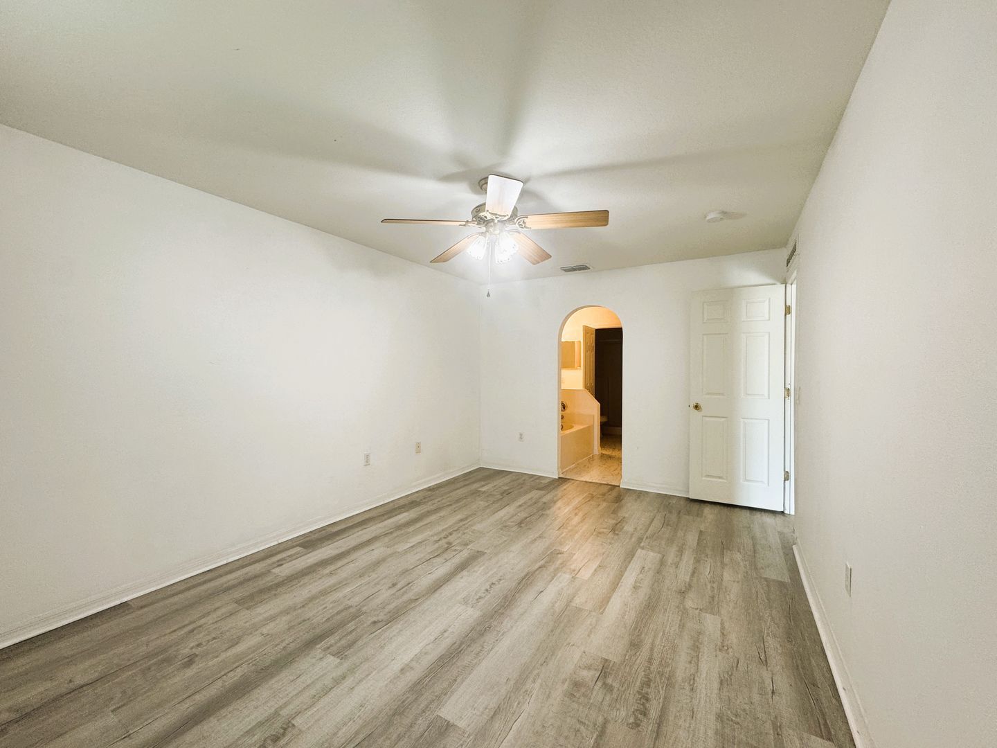 Building Photo - Your Dream Home Awaits in North Port!